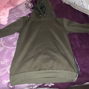 Green hoodie with side zipper